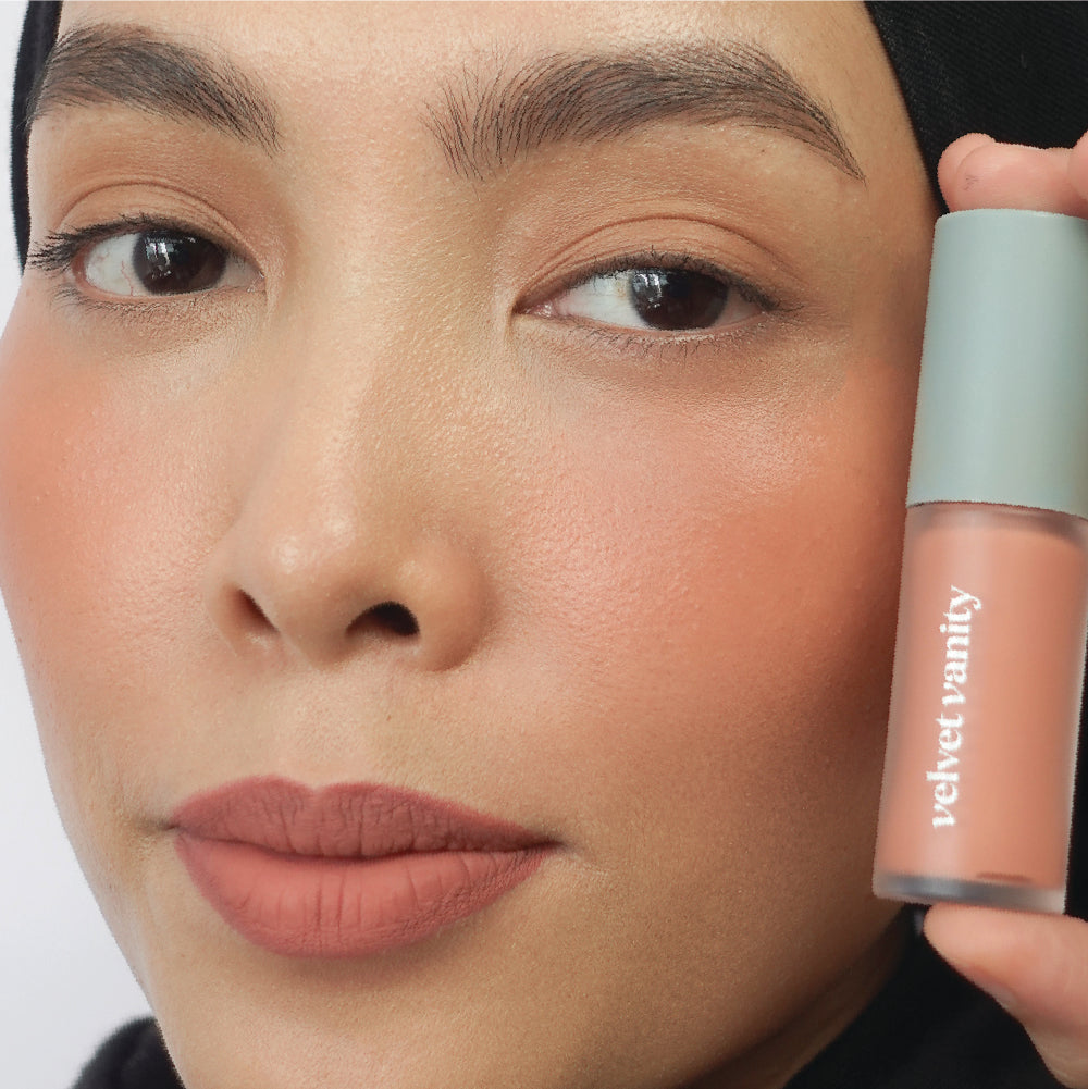 Hyaluronic Liquid Blush in Peachy Behaviour on medium skin