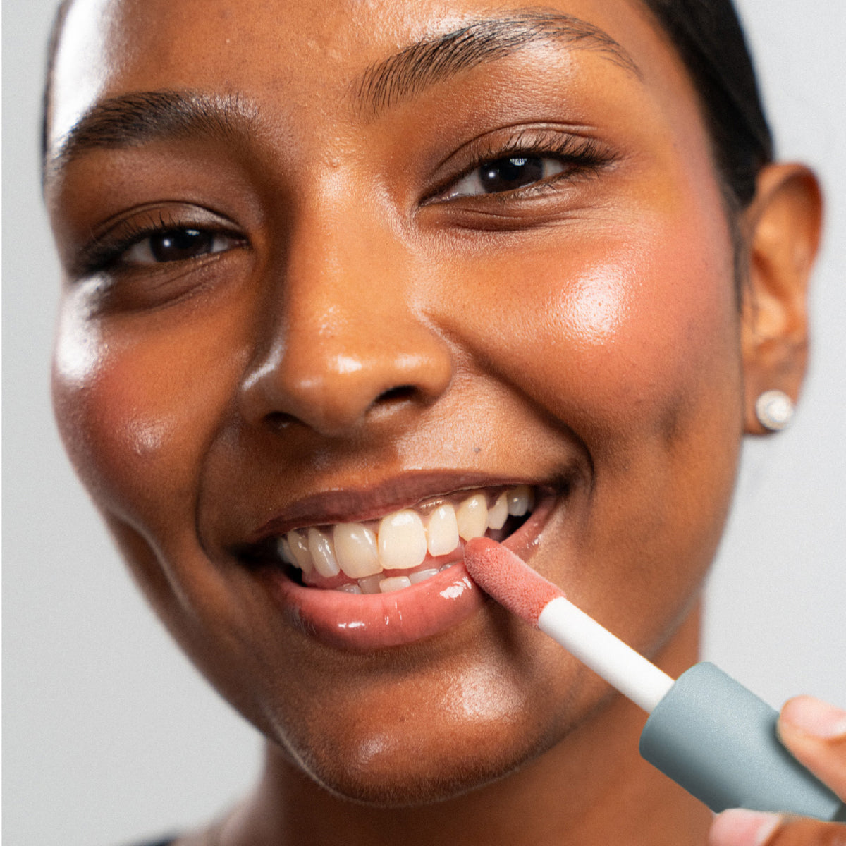 Peptide Glo Lip Oil in Strawberry Milkshake worn on model (4 of 4)