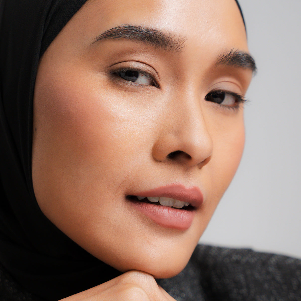 Soft Blur Lip Liner in Cashmere on medium skin