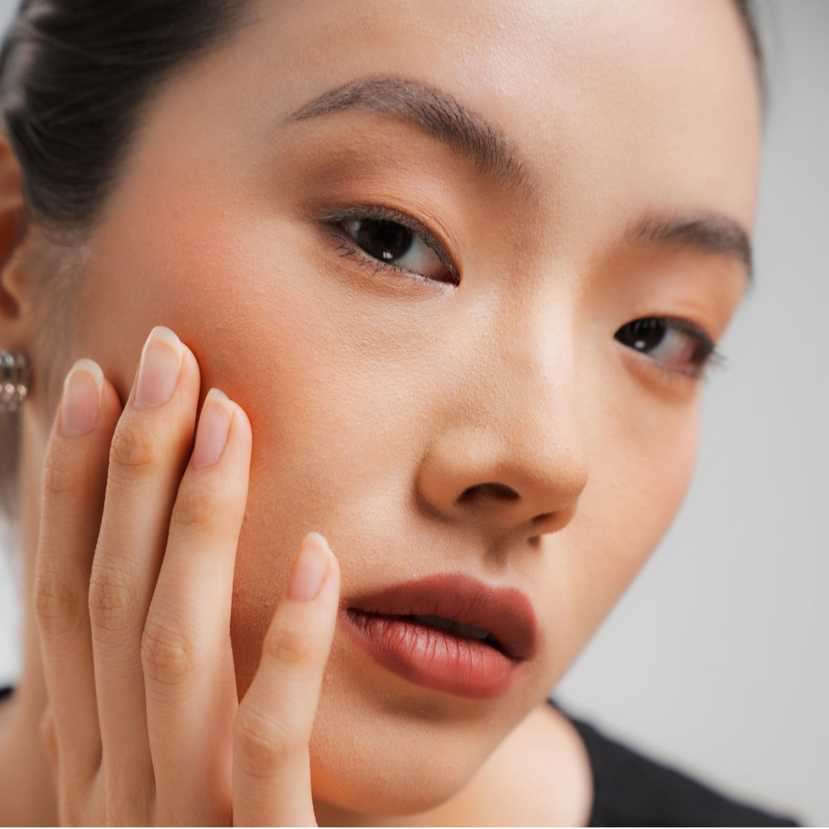 Soft Blur Lip Liner in Toast on fair skin